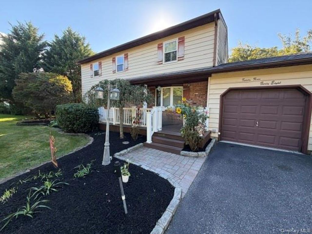 2338 Locust Avenue, Ronkonkoma, NY 11779 — photo 2