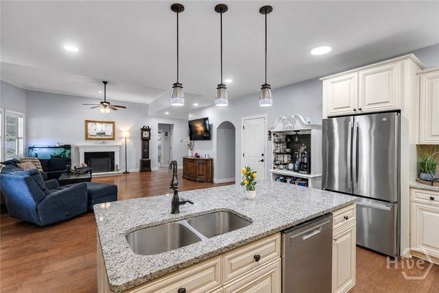 214 Cypress Lakes Drive, Bloomingdale, GA 31302
