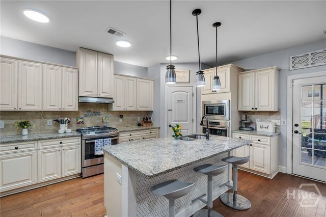 214 Cypress Lakes Drive, Bloomingdale, GA 31302