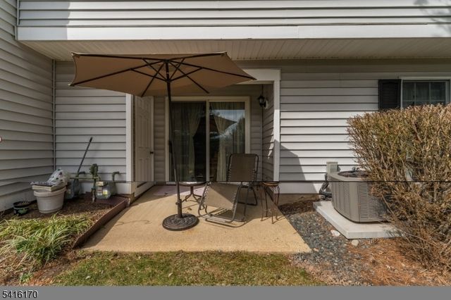 183 Milkweed Ct, Readington Twp., NJ 08887
