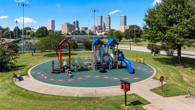 1215 S Owasso Avenue, Tulsa, OK 74120