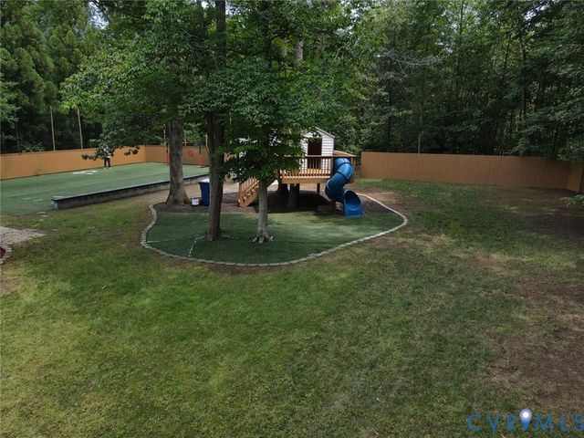 10984 Elmont Woods Dr, Hanover, VA 23059