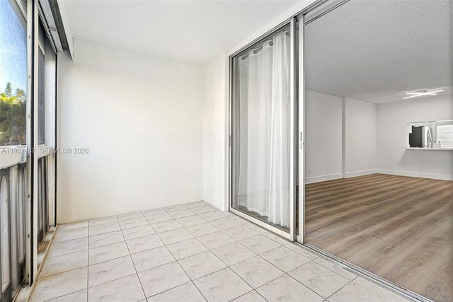 901 NE 14th Ave 205, Hallandale Beach, FL 33009