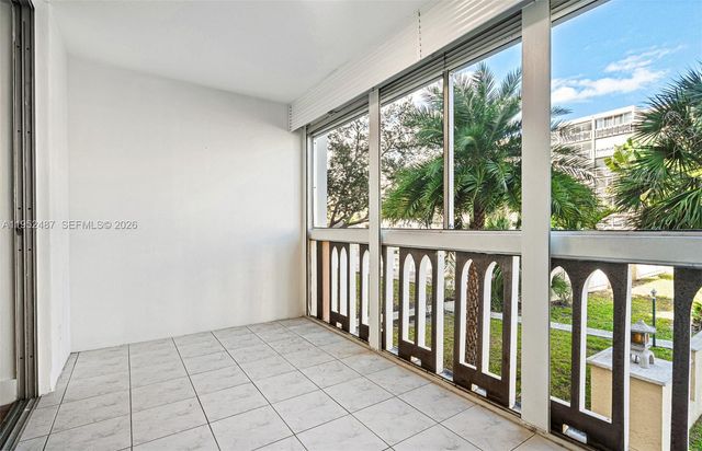 901 NE 14th Ave 205, Hallandale Beach, FL 33009