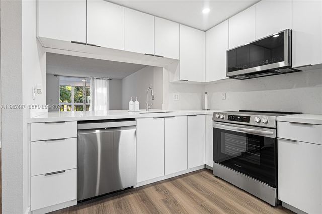 901 NE 14th Ave 205, Hallandale Beach, FL 33009