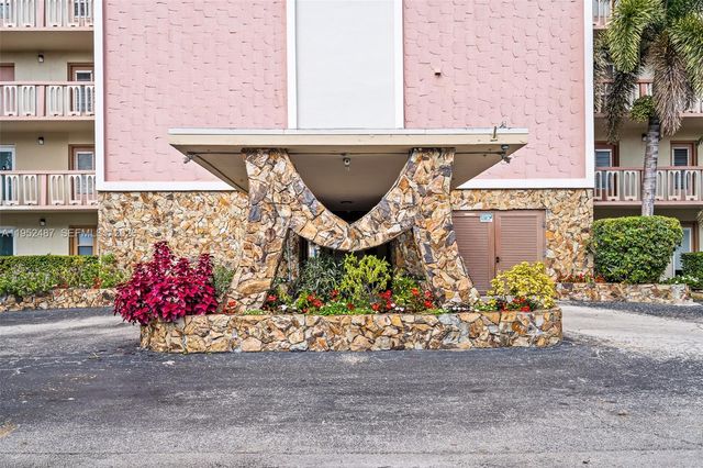 901 NE 14th Ave 205, Hallandale Beach, FL 33009