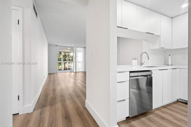 901 NE 14th Ave 205, Hallandale Beach, FL 33009