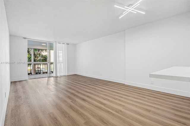 901 NE 14th Ave 205, Hallandale Beach, FL 33009