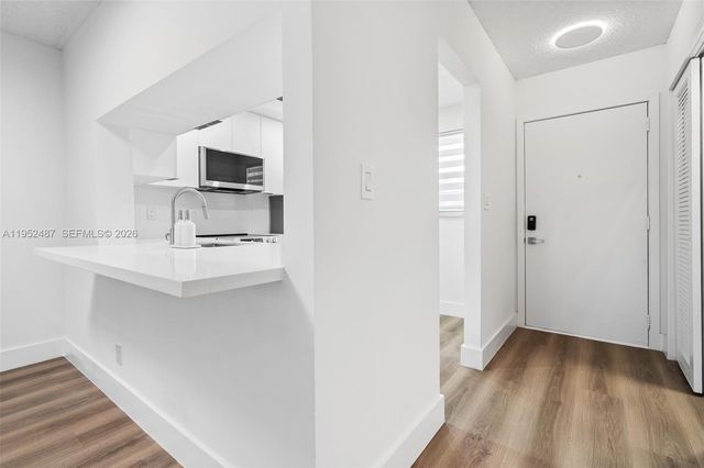 901 NE 14th Ave 205, Hallandale Beach, FL 33009