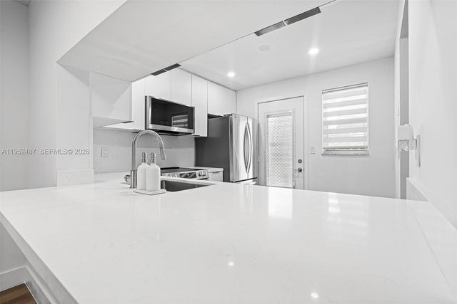 901 NE 14th Ave 205, Hallandale Beach, FL 33009