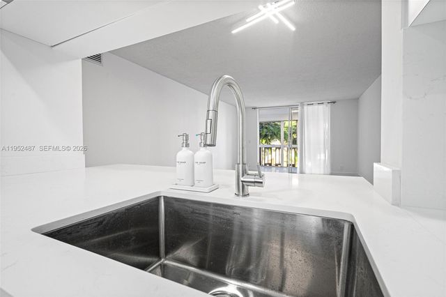 901 NE 14th Ave 205, Hallandale Beach, FL 33009