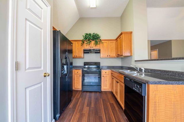 1202 LEMASA DR, Cordova, TN 38018