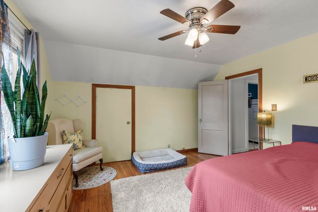 805 W FORREST HILL Avenue, Peoria, IL 61604