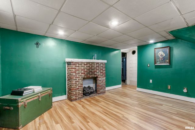 805 W FORREST HILL Avenue, Peoria, IL 61604