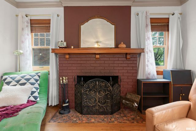 805 W FORREST HILL Avenue, Peoria, IL 61604