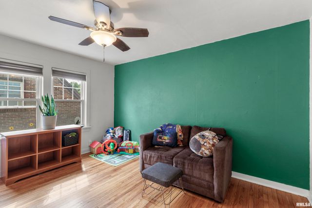 805 W FORREST HILL Avenue, Peoria, IL 61604
