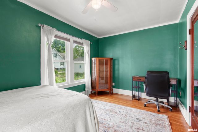 805 W FORREST HILL Avenue, Peoria, IL 61604