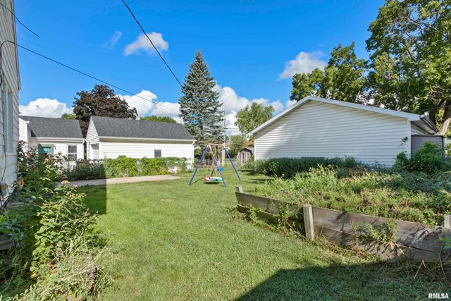 805 W FORREST HILL Avenue, Peoria, IL 61604