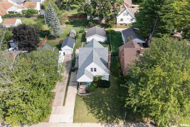 805 W FORREST HILL Avenue, Peoria, IL 61604