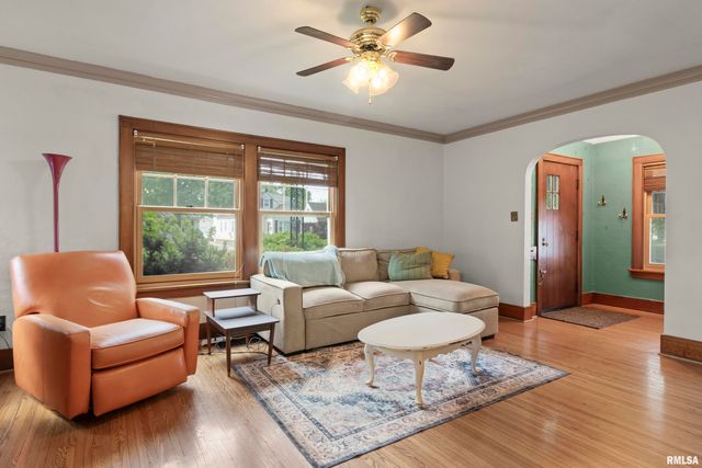 805 W FORREST HILL Avenue, Peoria, IL 61604