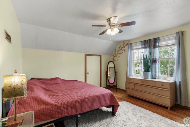 805 W FORREST HILL Avenue, Peoria, IL 61604