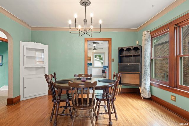 805 W FORREST HILL Avenue, Peoria, IL 61604