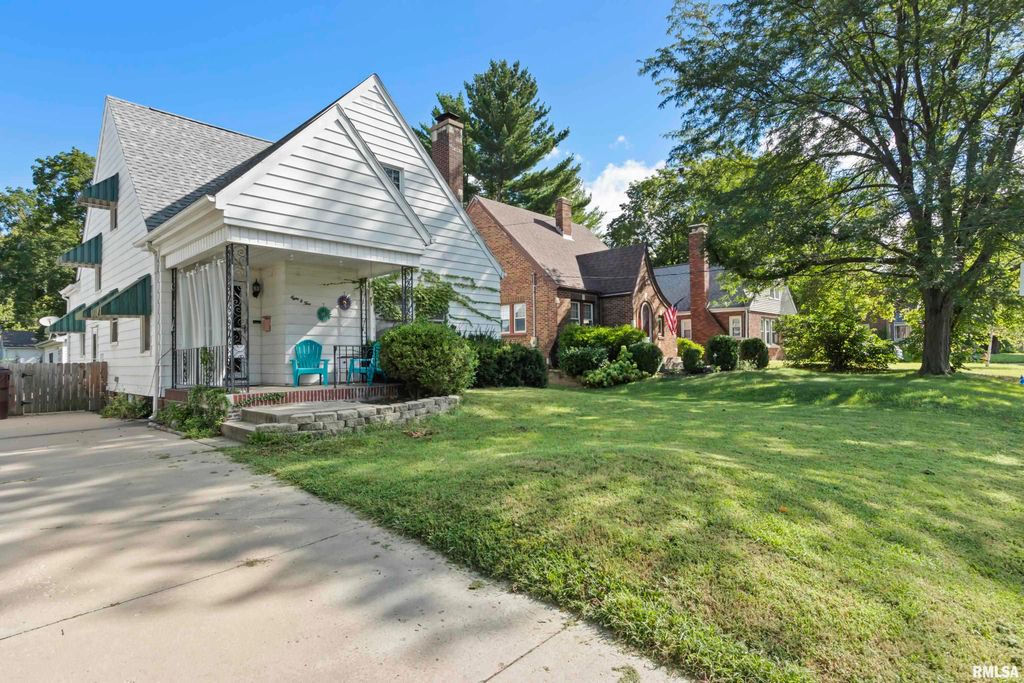 805 W FORREST HILL Avenue, Peoria, IL 61604