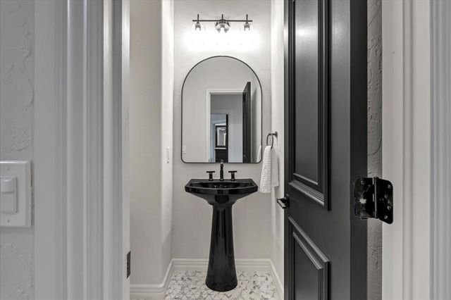 14616 Mistletoe Drive, Oklahoma City, OK 73142