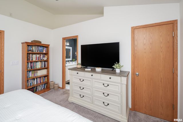 1729 Jenna Drive, Davenport, IA 52804