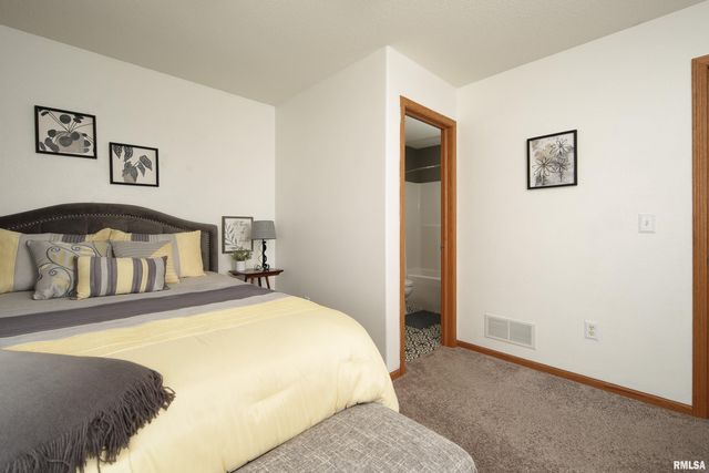 1729 Jenna Drive, Davenport, IA 52804