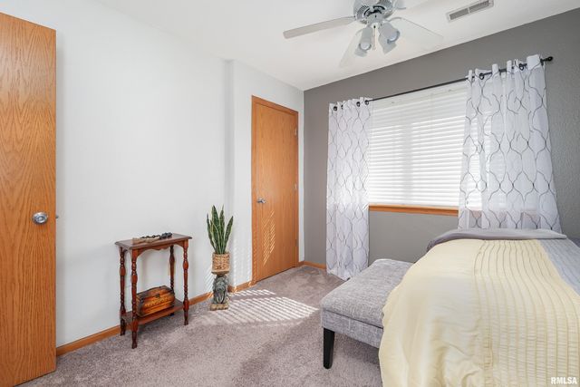 1729 Jenna Drive, Davenport, IA 52804