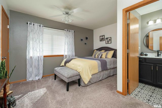 1729 Jenna Drive, Davenport, IA 52804