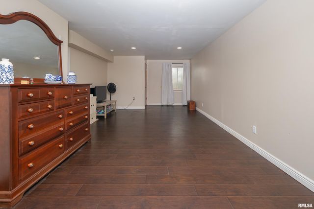 1729 Jenna Drive, Davenport, IA 52804