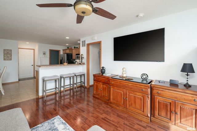 1729 Jenna Drive, Davenport, IA 52804