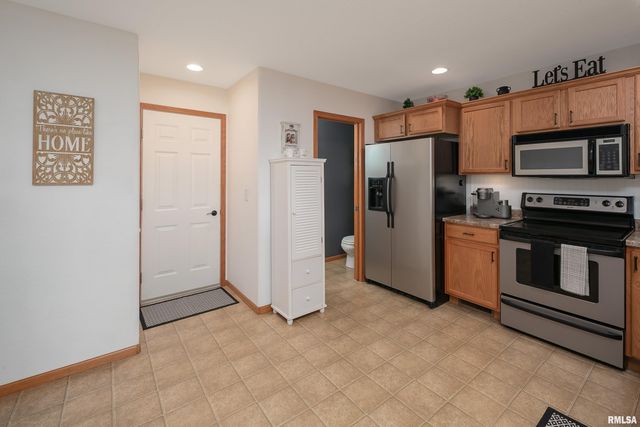 1729 Jenna Drive, Davenport, IA 52804