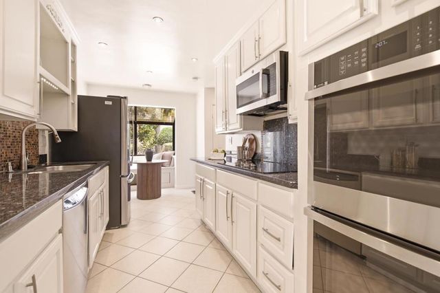 39 Appian Way C, South San Francisco, CA 94080