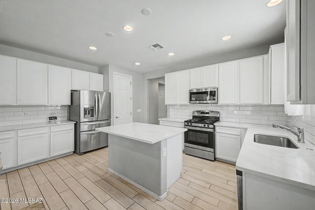 1032 W Calle Moa, Sahuarita, AZ 85629