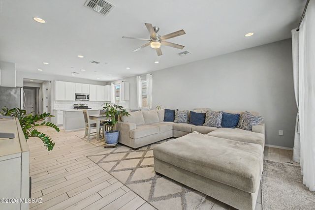 1032 W Calle Moa, Sahuarita, AZ 85629