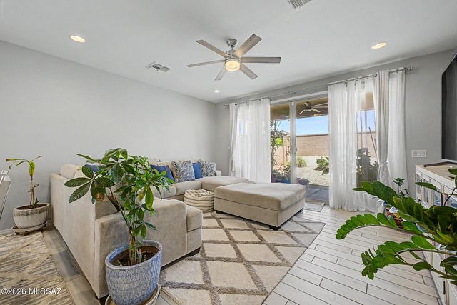 1032 W Calle Moa, Sahuarita, AZ 85629