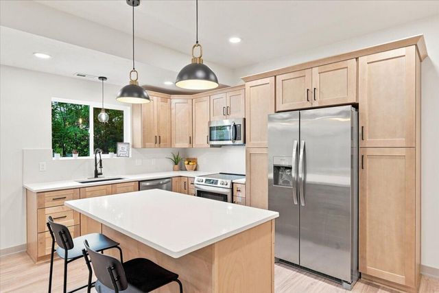 712 LINDBERG Drive, Council Bluffs, IA 51503