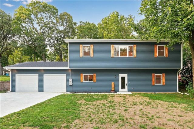 712 LINDBERG Drive, Council Bluffs, IA 51503