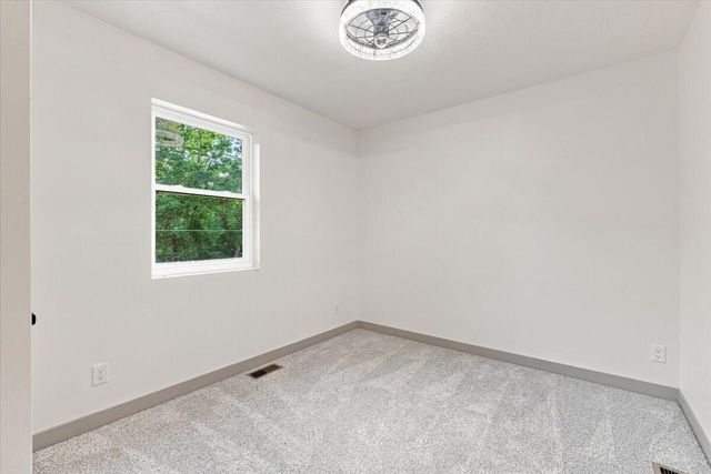 712 LINDBERG Drive, Council Bluffs, IA 51503