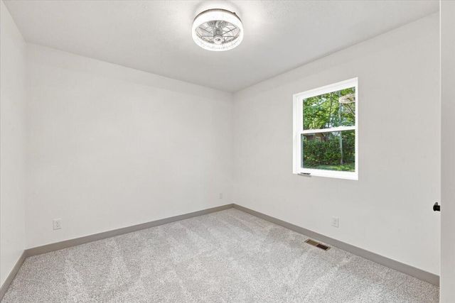 712 LINDBERG Drive, Council Bluffs, IA 51503