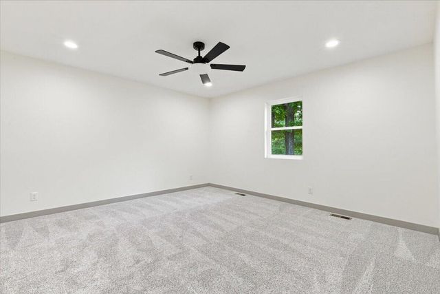 712 LINDBERG Drive, Council Bluffs, IA 51503