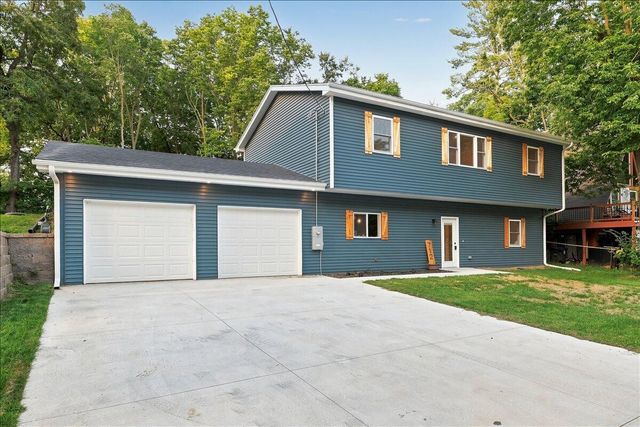 712 LINDBERG Drive, Council Bluffs, IA 51503