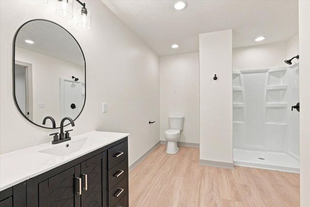 712 LINDBERG Drive, Council Bluffs, IA 51503