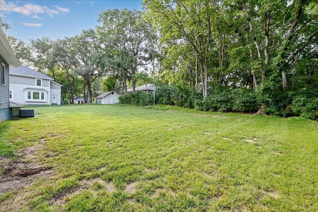 712 LINDBERG Drive, Council Bluffs, IA 51503