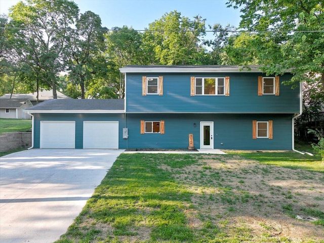 712 LINDBERG Drive, Council Bluffs, IA 51503