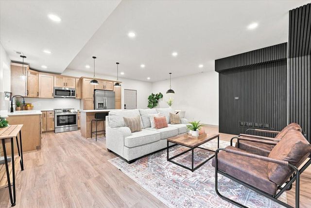 712 LINDBERG Drive, Council Bluffs, IA 51503