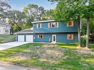 712 LINDBERG Drive, Council Bluffs, IA 51503